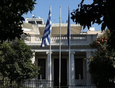 Μαξίμου κατά Μητσοτάκη για δημοσίευμα εφημερίδας